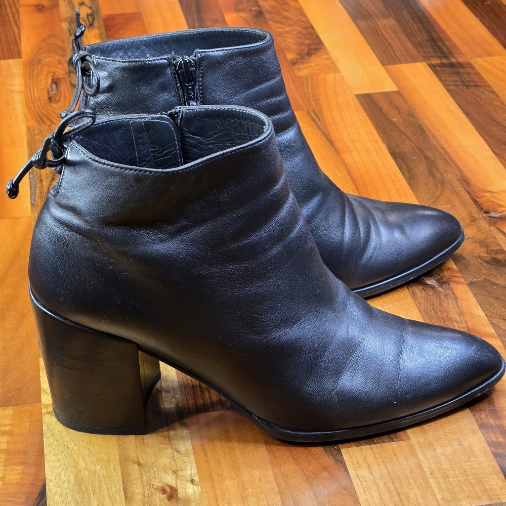 Stuart Weitzman Black Leather Tie-Back Ankle Boots - 8